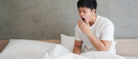 Может ли застревание в карантине COVID-19 заставить вас чувствовать себя измотанным все время? Да! Если вы устали, вот почему.