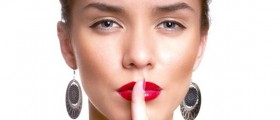 Women Wearing Red Lipstick Look Younger. Why?
