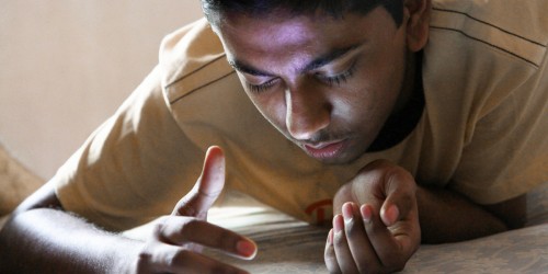 Blinded by Smartphone: How Using Your Phone the Wrong Way Can Temporarily Cost Your Sight