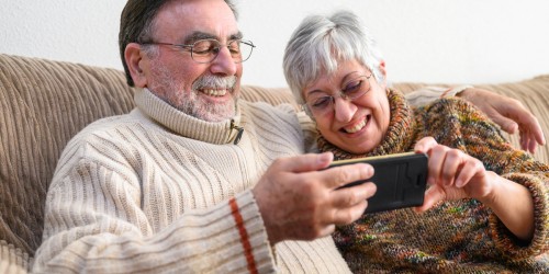 How To Have A Healthy Long-Distance Relationship With Your Elderly Relatives In The Age Of COVID: Practical Tips For Families