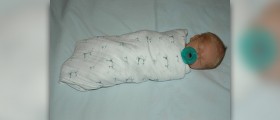 Should you swaddle your baby?