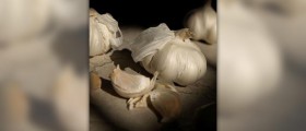 Garlic oil ear drops