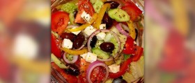 Healthy main course salad