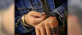 Red bracelet for menstruating employees