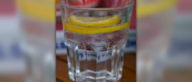 What are the benefits of drinking water with lemon