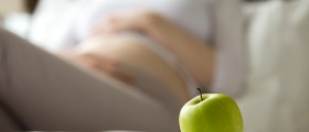 'Just' Fat Or Pregnant? When Do You Start Showing, And What's The Difference Between A Fat And Pregnant Abdomen?