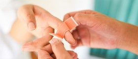What Causes Itchy, Swollen Fingers?