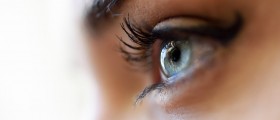 What Causes Loss Of Eyelashes?