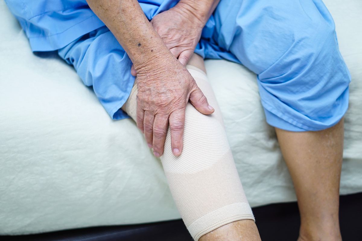 what-is-a-partial-knee-replacement-musculoskeletal-issues-medical