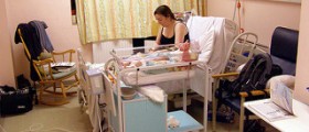 What vaccines do babies receive after birth in hospital?