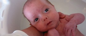 Newborn bath - how to do it