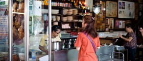 Why do people with peanut allergies eat in Thai restaurants?