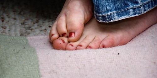 Do You Suffer From Cold Hands And Feet In Winter? Time To Find A Cure!