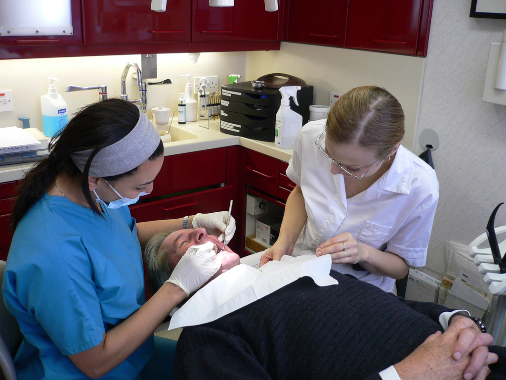 Choosing A Dentist Training, Record keeping And Cost of Treatment