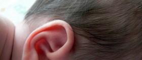 Ear Piercing by infants: Pros and cons