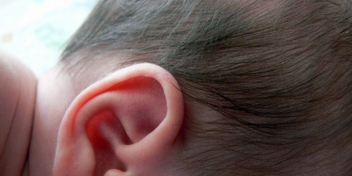 Ear Piercing by infants: Pros and cons