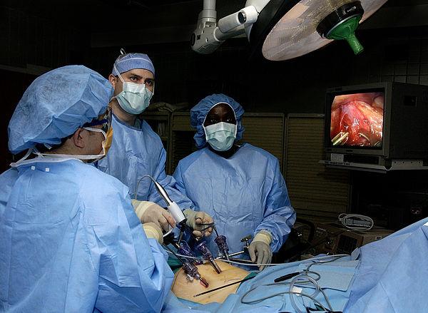 Laparoscopic roux en Y gastric bypass surgery