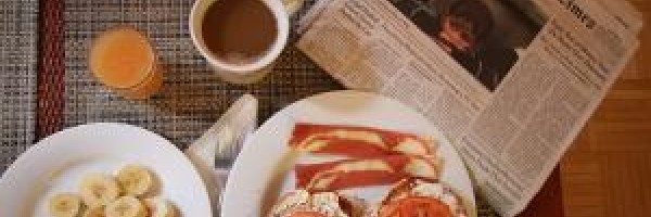 Lose weight by eating breakfast and drinking milk