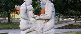 Parents to newborn with dwarfism