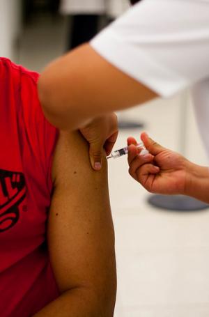 Pneumonia prevention - immunization with pneumonia vaccine
