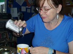 Use of sugar substitutes for managing weight
