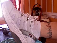 Walking shoes for plantar fasciitis